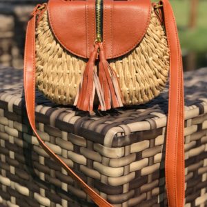 BOLSA ARTESANAL COM FRANJAS E ZÍPER